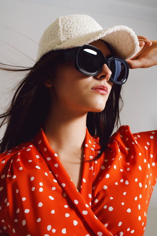 An Old Style Circular Sunglasses